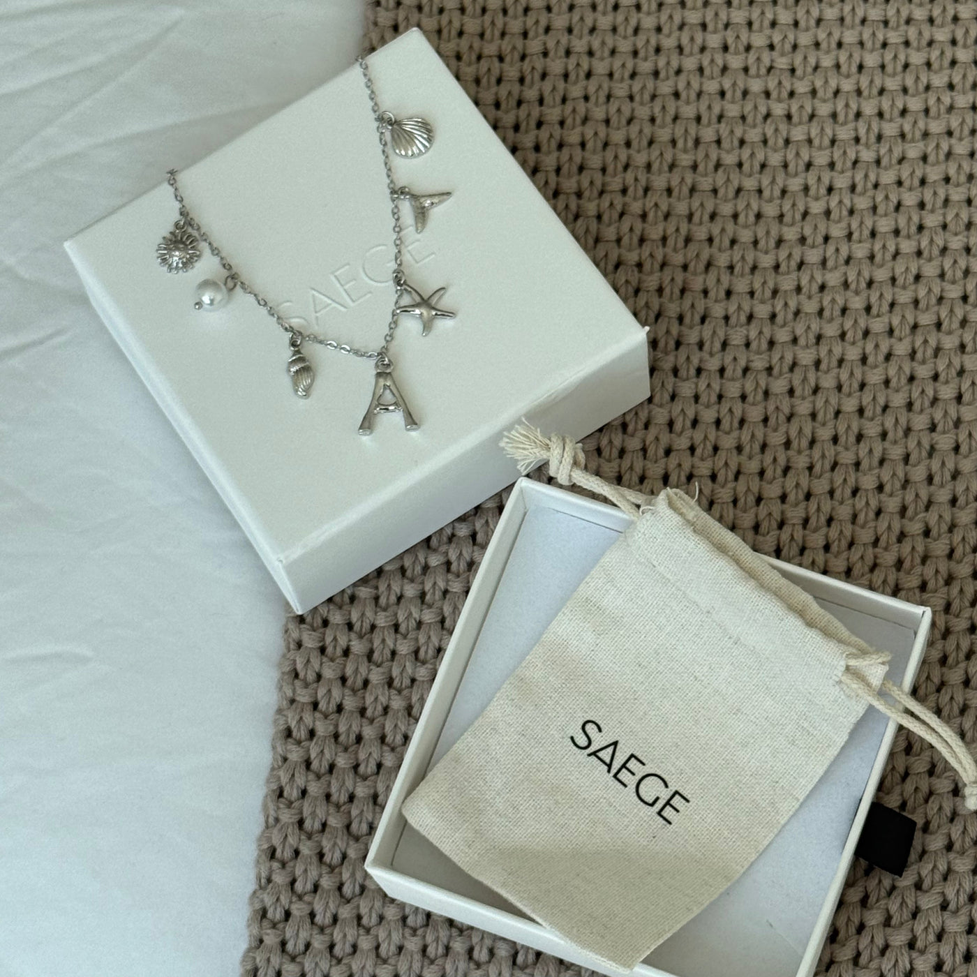 Collar con Letra Ocean